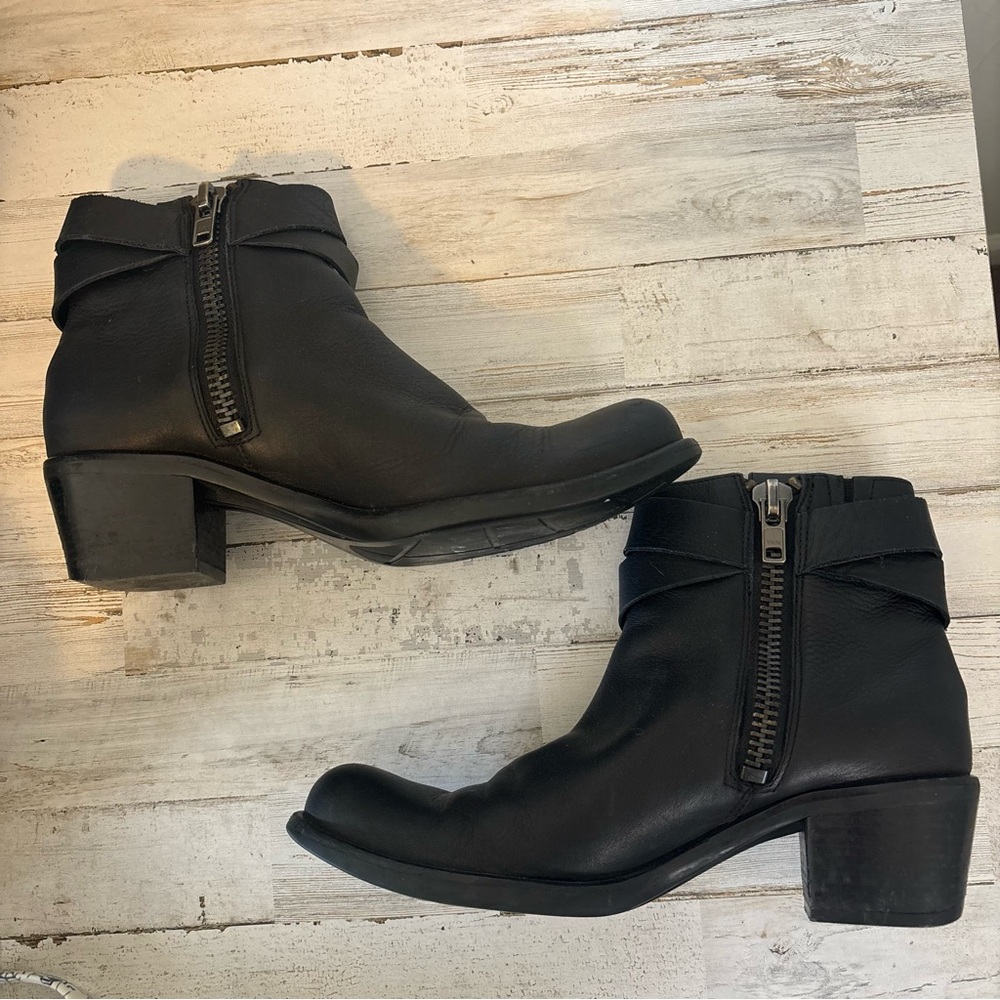 Cole Haan Black O-Ring Harness Leather Waterproof Biker Ankle Boots Women’s 7 - Picture 5 of 15